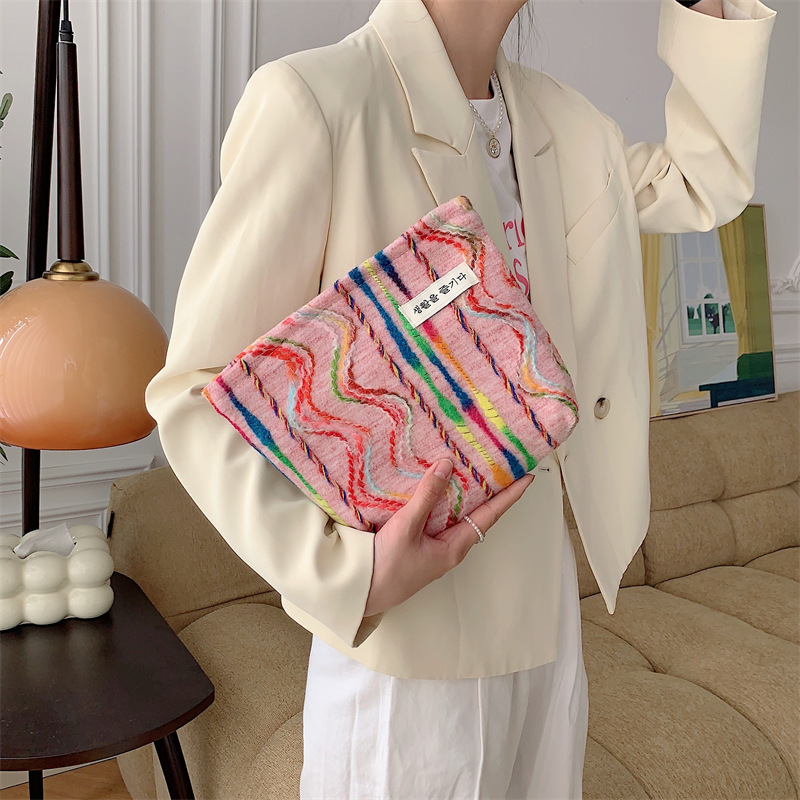 33183 Rainbow Embroidery Makeup Bag, Large Capacity Portable Travel Toiletry Storage Canvas Bag, New Spring and Summer Style Application Scenario