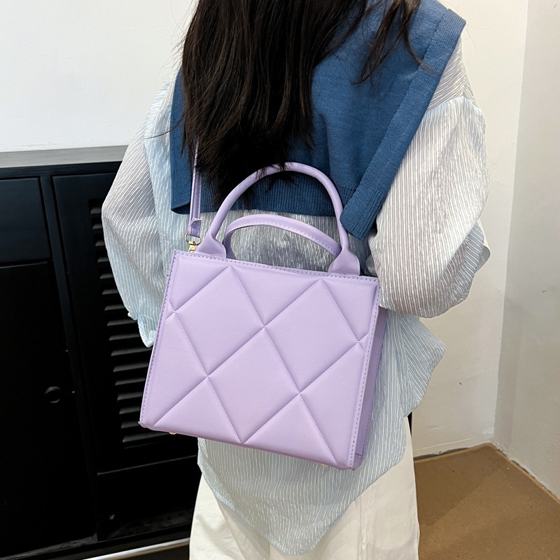 2025 New stylish solid-color bag, women's diamond-shaped candy-colored hand-held shoulder crossbody bag, simple small square bag Application Scenario