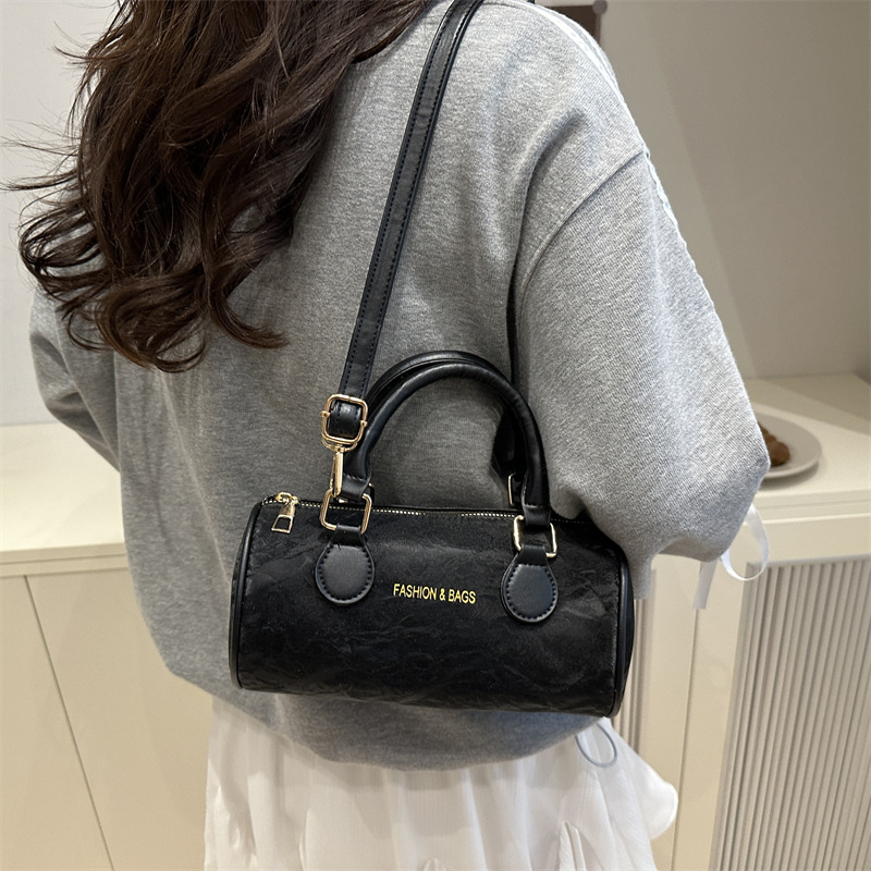 Niche and simple design pillow bag 2025, a fresh and elegant women's bag, casual, fashionable and versatile shoulder bag, crossbody bag Specification drawing