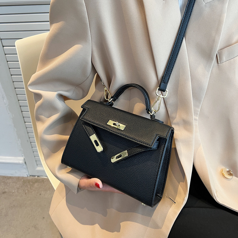 A cross-border internet-famous, fashionable and simple platinum bag for women, a new cross-border lock-button hand-held, high-quality single-shoulder crossbody bag details Picture