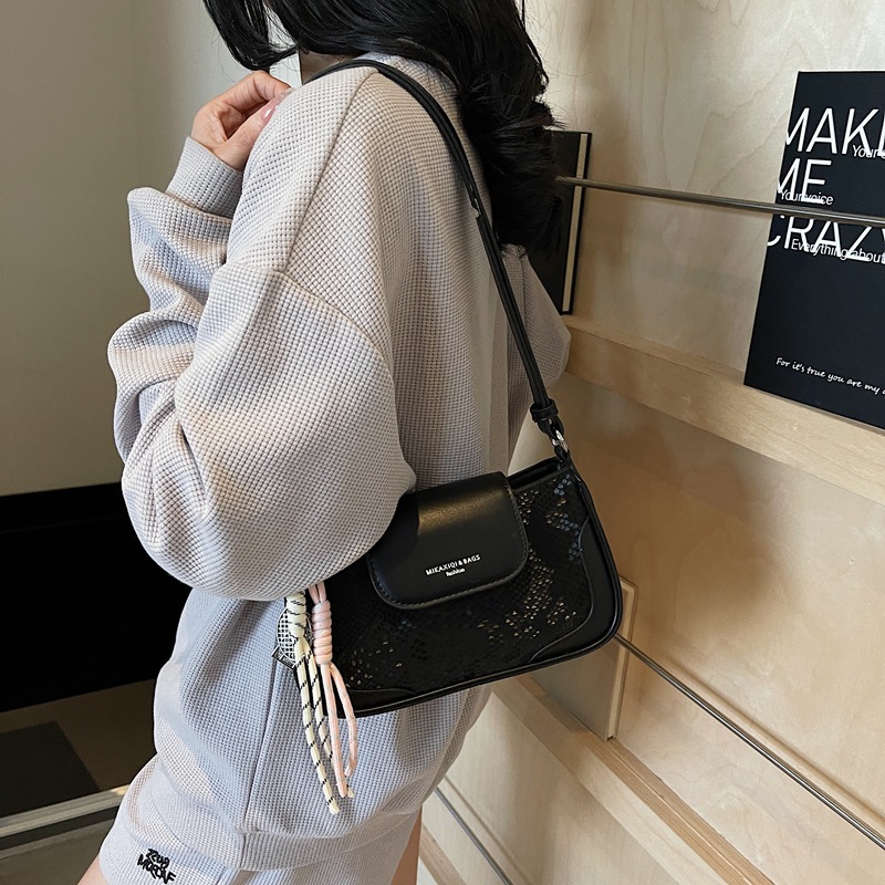 Cross-border solid color hand-held underarm bag for women, new Spring/Summer 2025, simple and stylish single-shoulder bag, fashionable and versatile crossbody bag Specification drawing