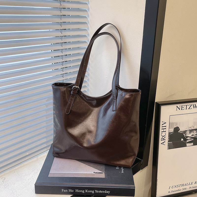 Tote Bag for Women 2025 New large-capacity commuter bag, spring casual and versatile single-shoulder bag, college student class bag full figure