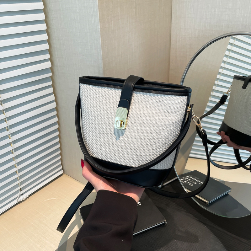 This year's popular color-blocking bucket tote bag 2025 new single-shoulder handbag, a high-end and versatile crossbody bag full figure