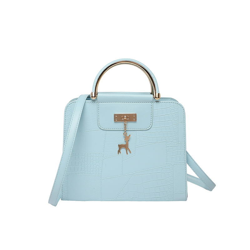 Large-capacity, aesthetically pleasing pendant, fashionable 2025 spring style lady's wavy crossbody shoulder bag Item Picture