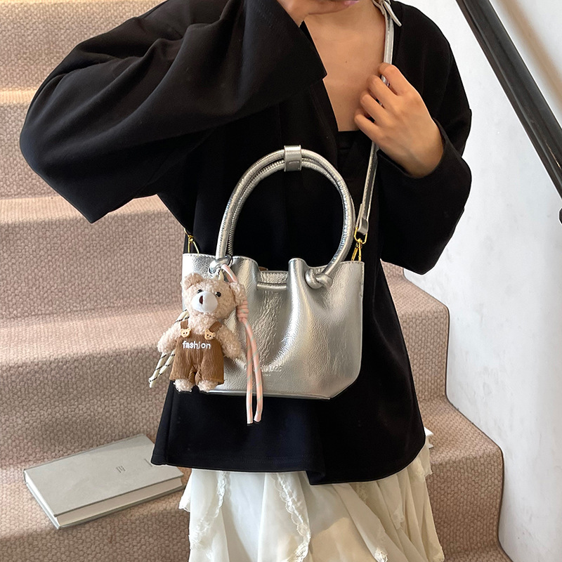 High-end Korean-style fashionable pleated hand-held bucket bag for women 2025, a new, niche, stylish and versatile single-shoulder crossbody bag Specification drawing