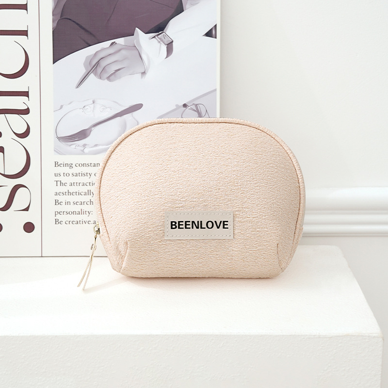 Runhui's new woven snow semi-circular makeup bag, travel cosmetics storage bag, mini hand-held small makeup bag, high appearance level details Picture