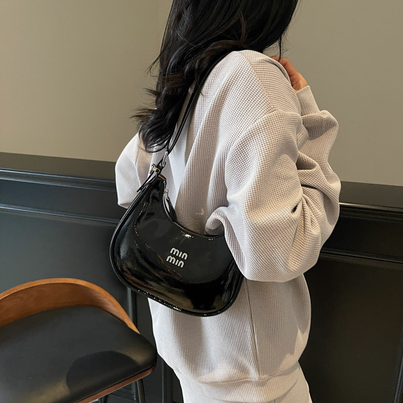 Cross-border style hand-held dumpling bag for women 2025 New fashionable and versatile single-shoulder underarm bag for casual commuting crossbody details Picture