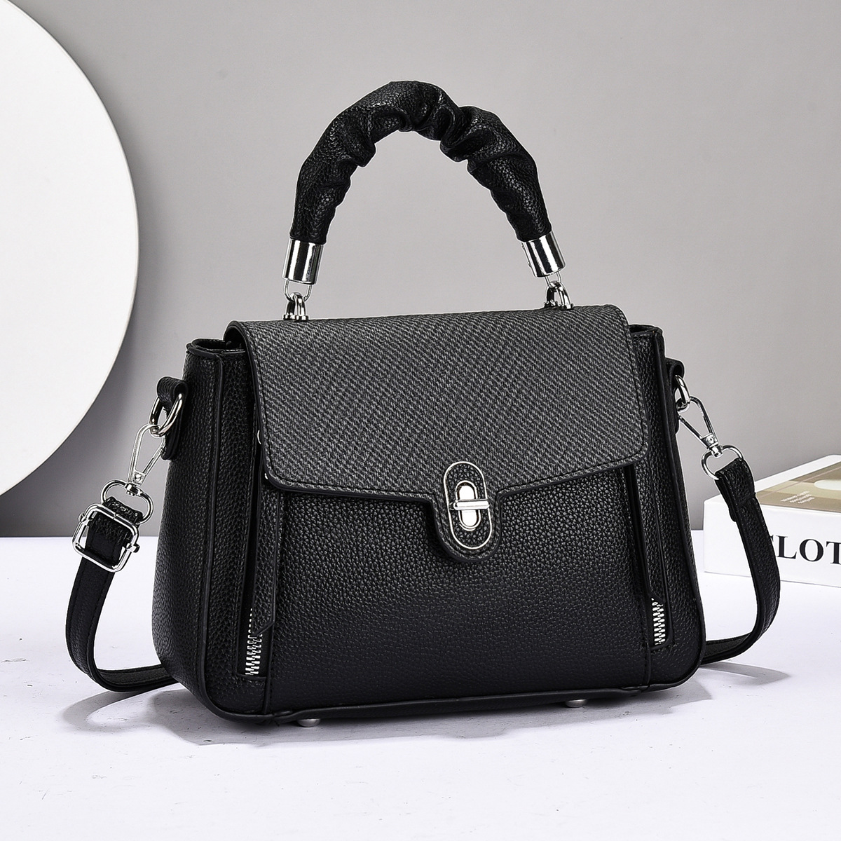 This is a new spring crossbody bag for women, a fashionable handbag for middle-aged ladies, a high-end single-shoulder bag, practical and simple full figure