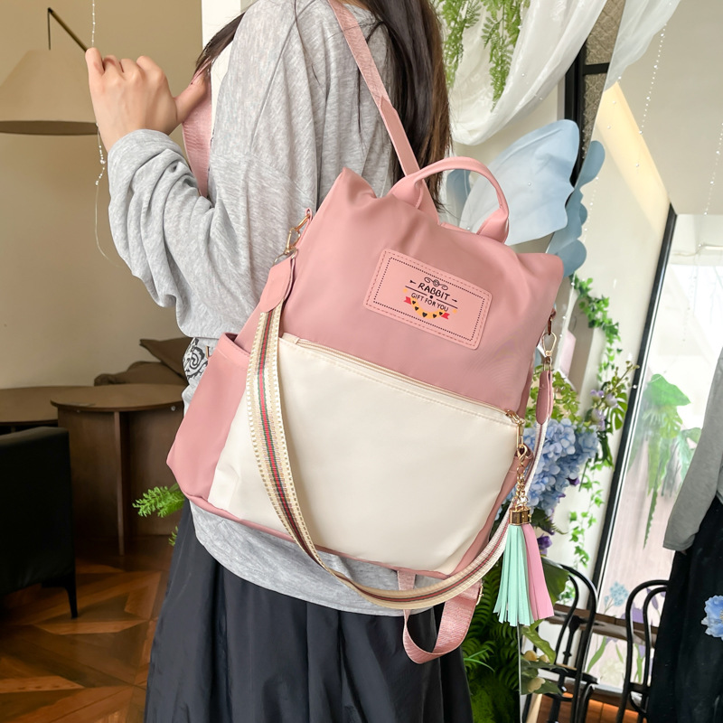 A new summer 2025 student commuting handbag for girls with a niche lightweight backpack from South Korea, featuring color-blocking and spliced crossbody bags Specification drawing