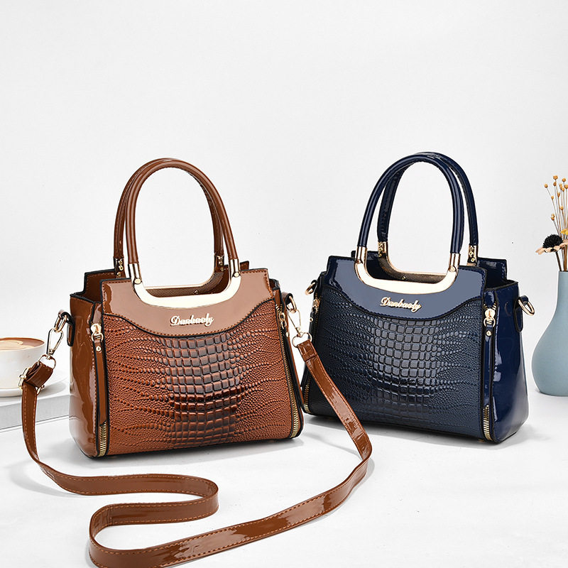 One-piece consignment for 2024 new embossed crocodile pattern women's trendy and stylish one-shoulder handbag Application Scenario
