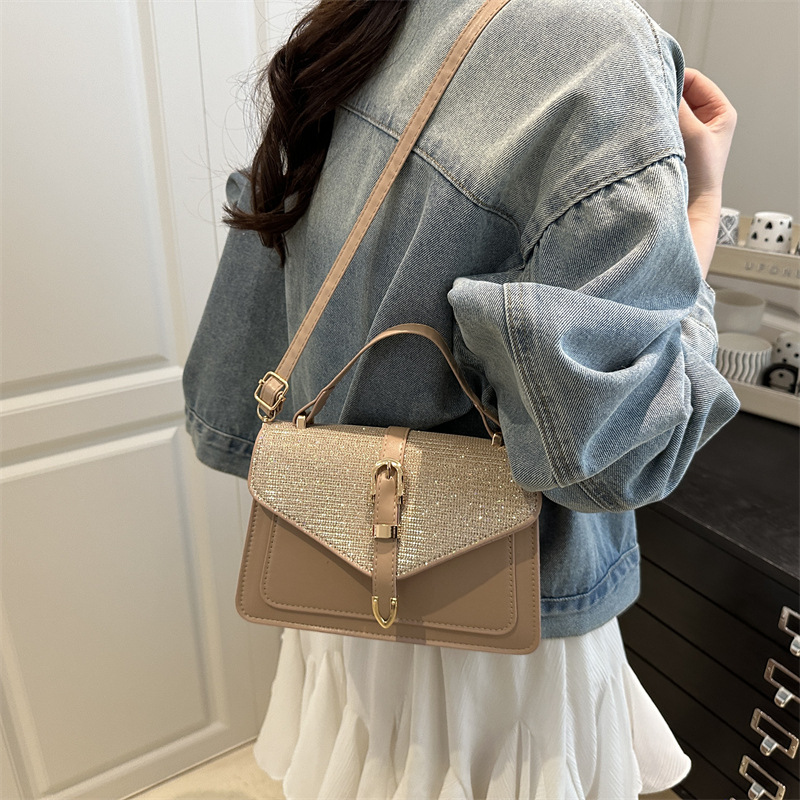 A high-end and niche handbag for women, a new style of fashionable and high-quality hand-shoulder commuter bag and crossbody bag in 2025 details Picture