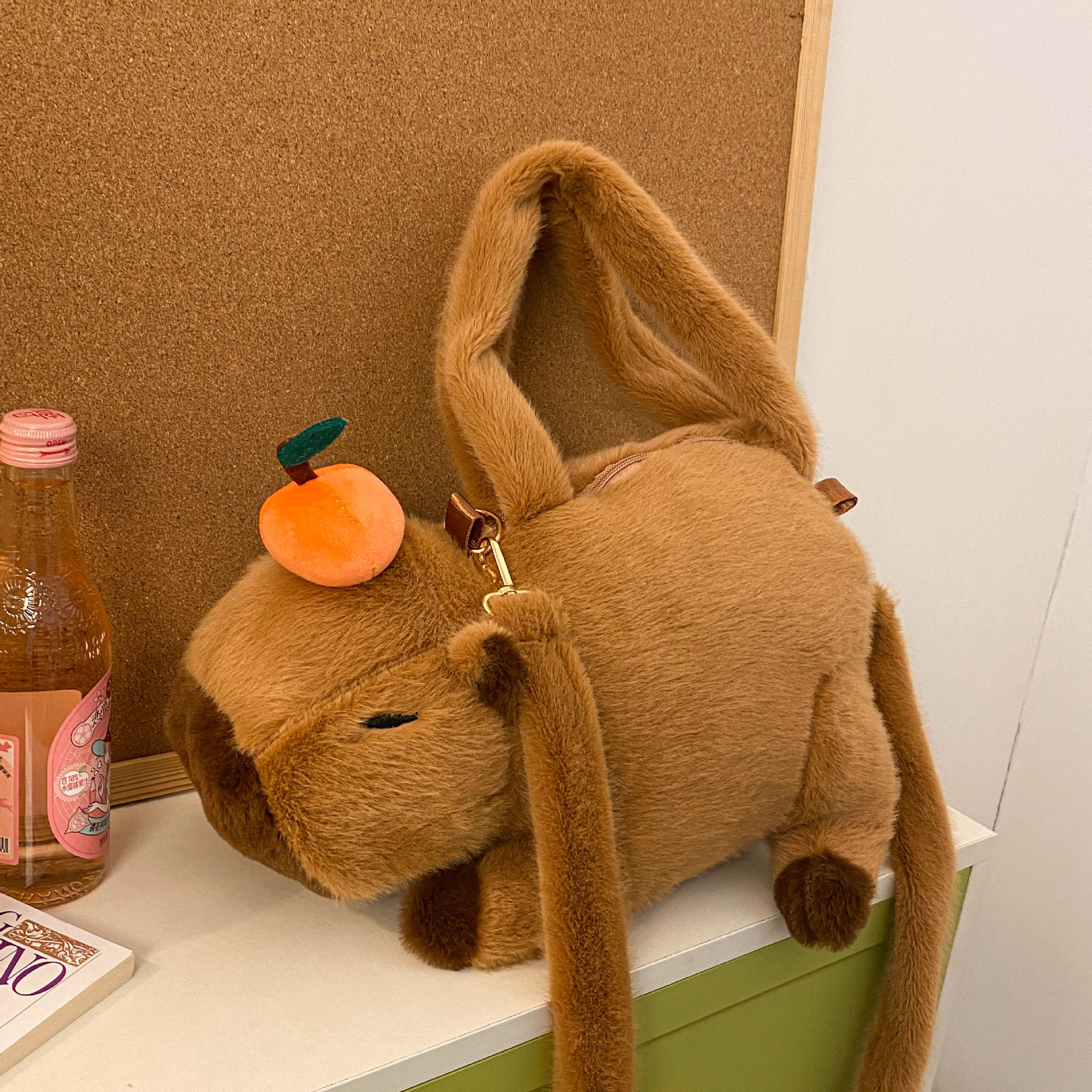 The new popular Capibara backpack, an ugly and cute plush crossbody bag, a cartoon capybara plush girl's handbag Specification drawing