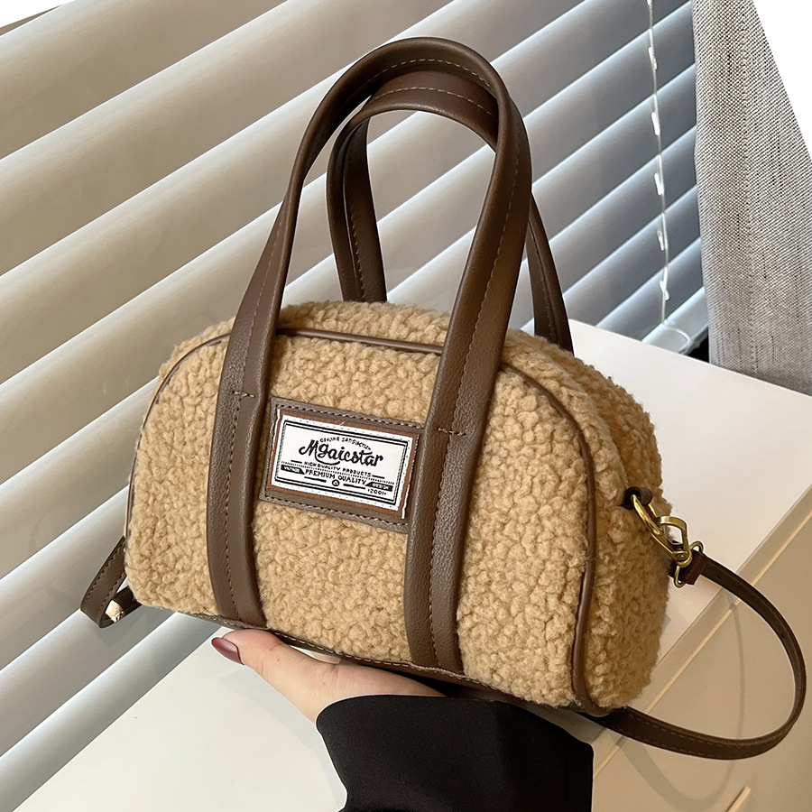 Lambskin fashionable Korean-style shell bag for women, 2022 new versatile casual fur bag, niche design crossbody bag full figure