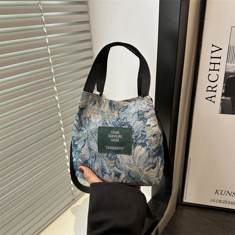 Retro forest-themed oil painter shoulder canvas bag, 2025 new style laid-back commuter women's bag, casual bag full figure