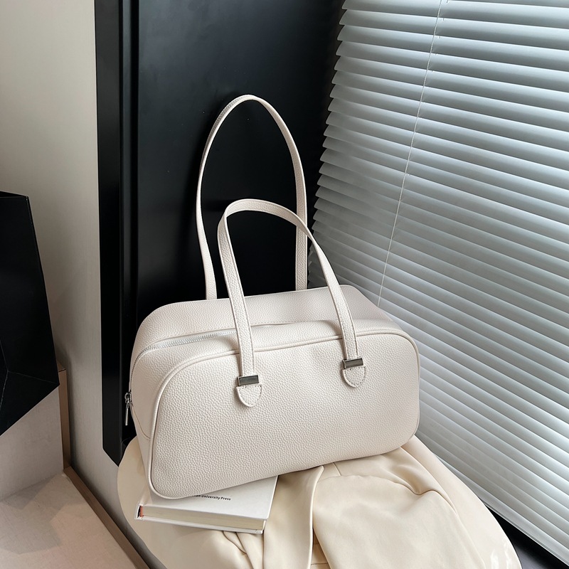 Fashionable and versatile underarm bag for women 2025, new simple and casual pillow bag, Korean style niche design, trendy single-shoulder bag details Picture