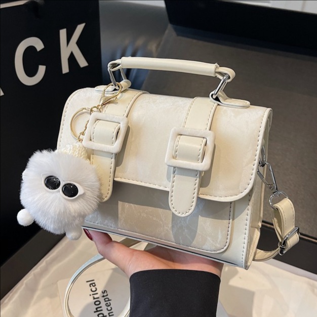 Retro, fashionable and stylish hand-held small square bag for women 2025 new style, trendy single-shoulder bag, versatile and casual crossbody bag full figure