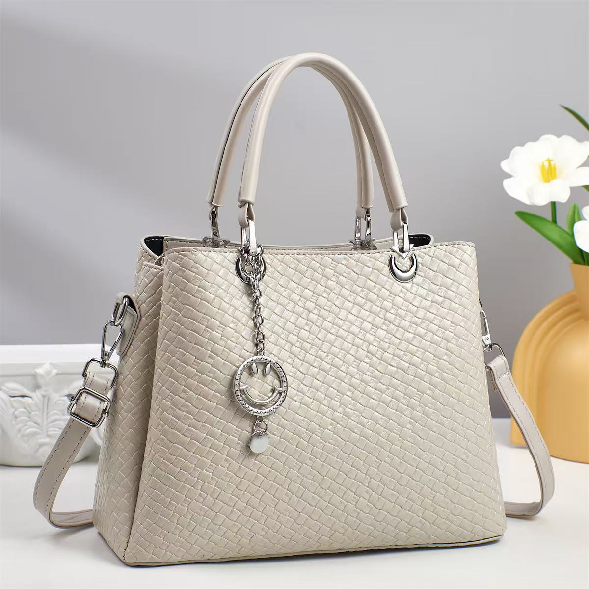 The 2025 new fashion woven fabric women's bag features exquisite hardware pendants, a stylish design and ingenious workmanship. It is a hand-held crossbody bag details Picture