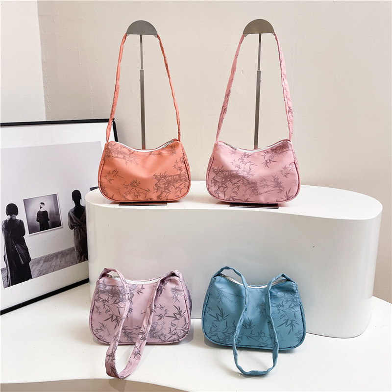 New Chinese-style underarm bag for women, 2025 new trendy and fashionable single-shoulder crossbody bag, trendy ins casual small square bag Application Scenario