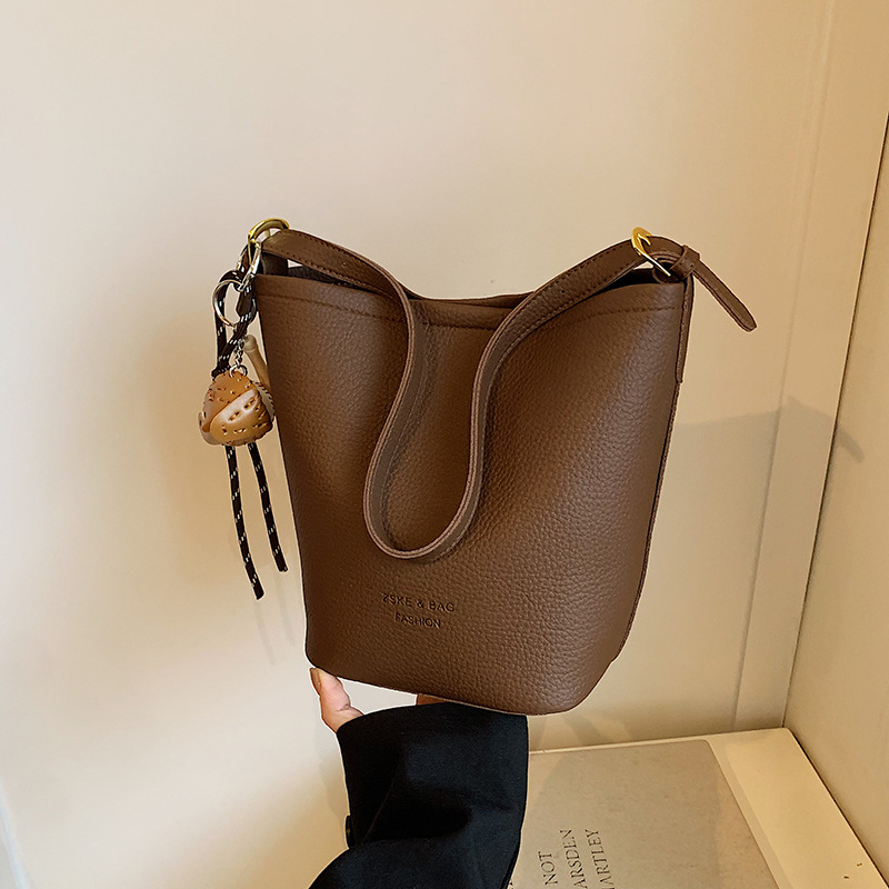 The new high-end women's 2024 fashion bucket bag, large-capacity single-shoulder crossbody bag, and the popular mother-and-child bag this year details Picture