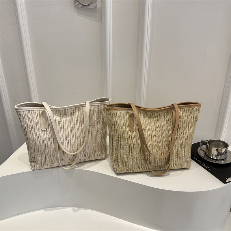 INS casual single-shoulder straw woven bag, new large-capacity hand-held woven bag, tote bag, women's beach vacation bag Application Scenario