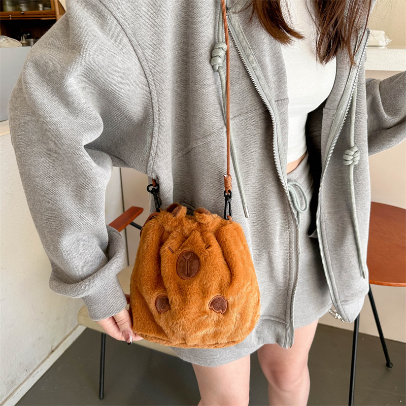 New Capibara plush crossbody bag, cartoon Capybara drawstring lucky bag, Capybara bag, fresh and sweet coin purse bag Specification drawing