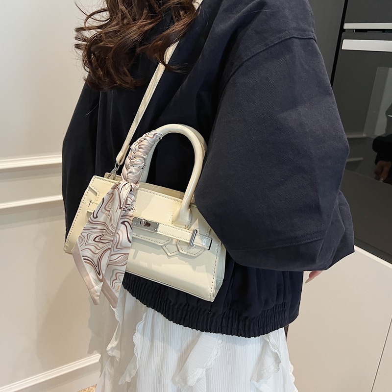 Cross-border style, niche handbag, Kelly bag for women, 2024 new fashion single-shoulder underarm bag, casual and versatile crossbody bag Specification drawing