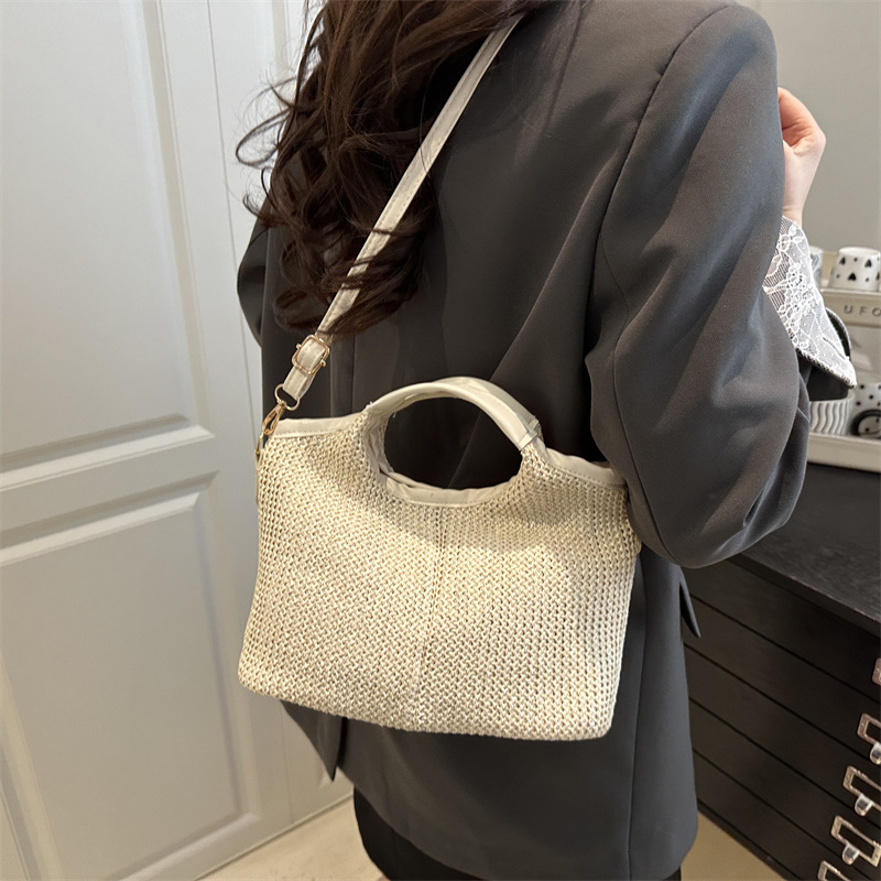 The 2025 new color-blocking hand-held bucket bag is fashionable and versatile for women, a single-shoulder crossbody bag for commuting, and a cross-border trend details Picture