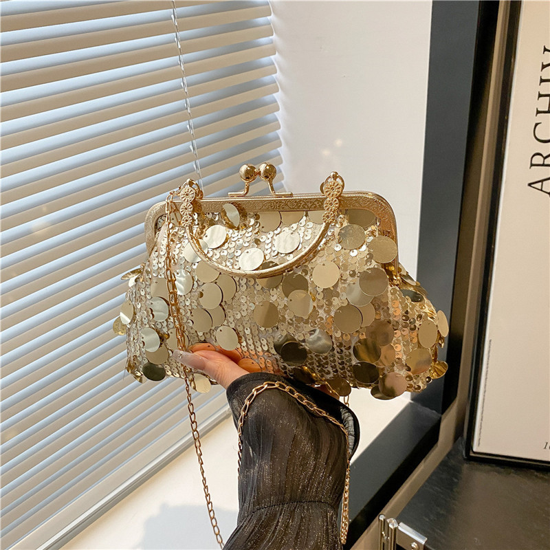A stylish, retro and high-quality single-shoulder bag for women in 2025, a simple hand-held dinner bag and a slanted shell bag full figure