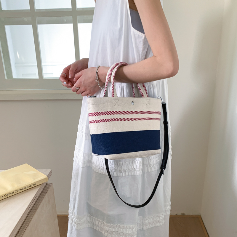 Fashionable, simple, niche and high-end canvas basket bag for women, 2025 new style, versatile single-shoulder crossbody bag Application Scenario