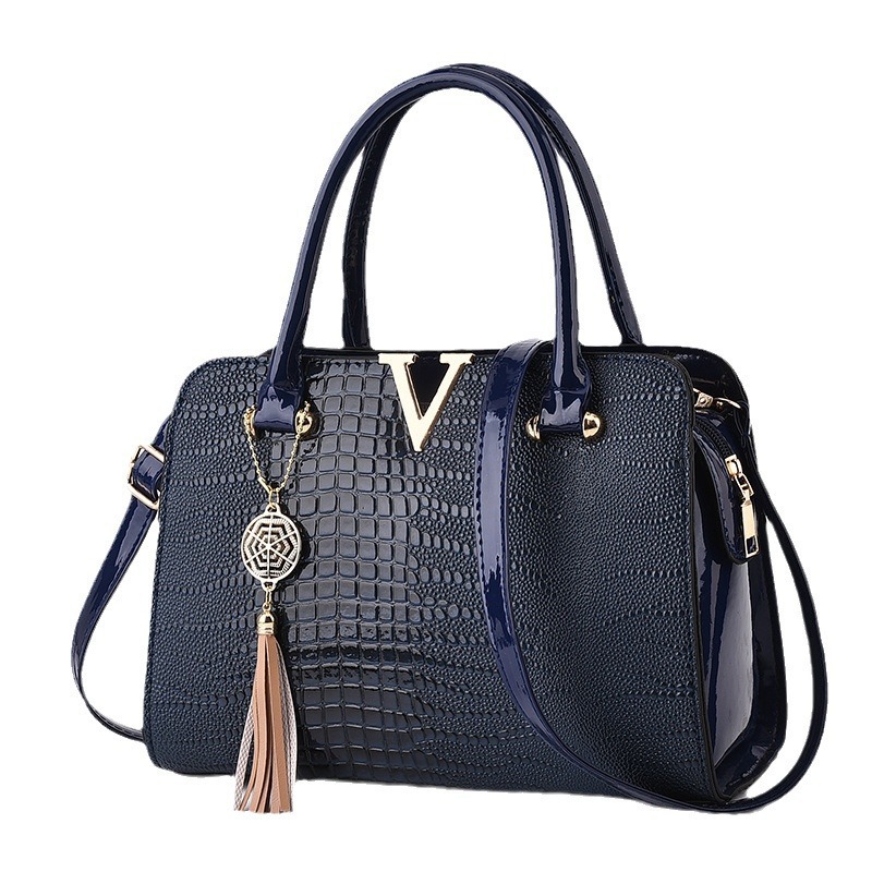 High-end quality handbag, 2024 new style, fashionable European and American retro embossed crocodile pattern, large-capacity shaped mom bag Item Picture
