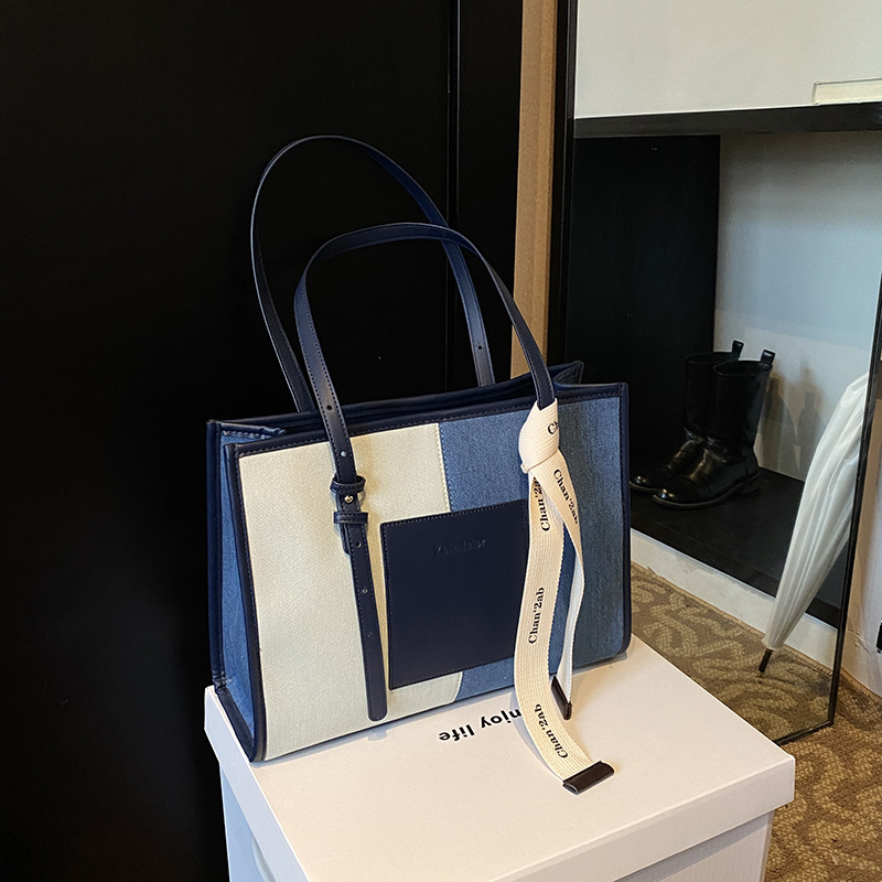 Denim bag, women's large-capacity underarm bag, 2024 new versatile casual shoulder bag, high-end commuter tote bag details Picture