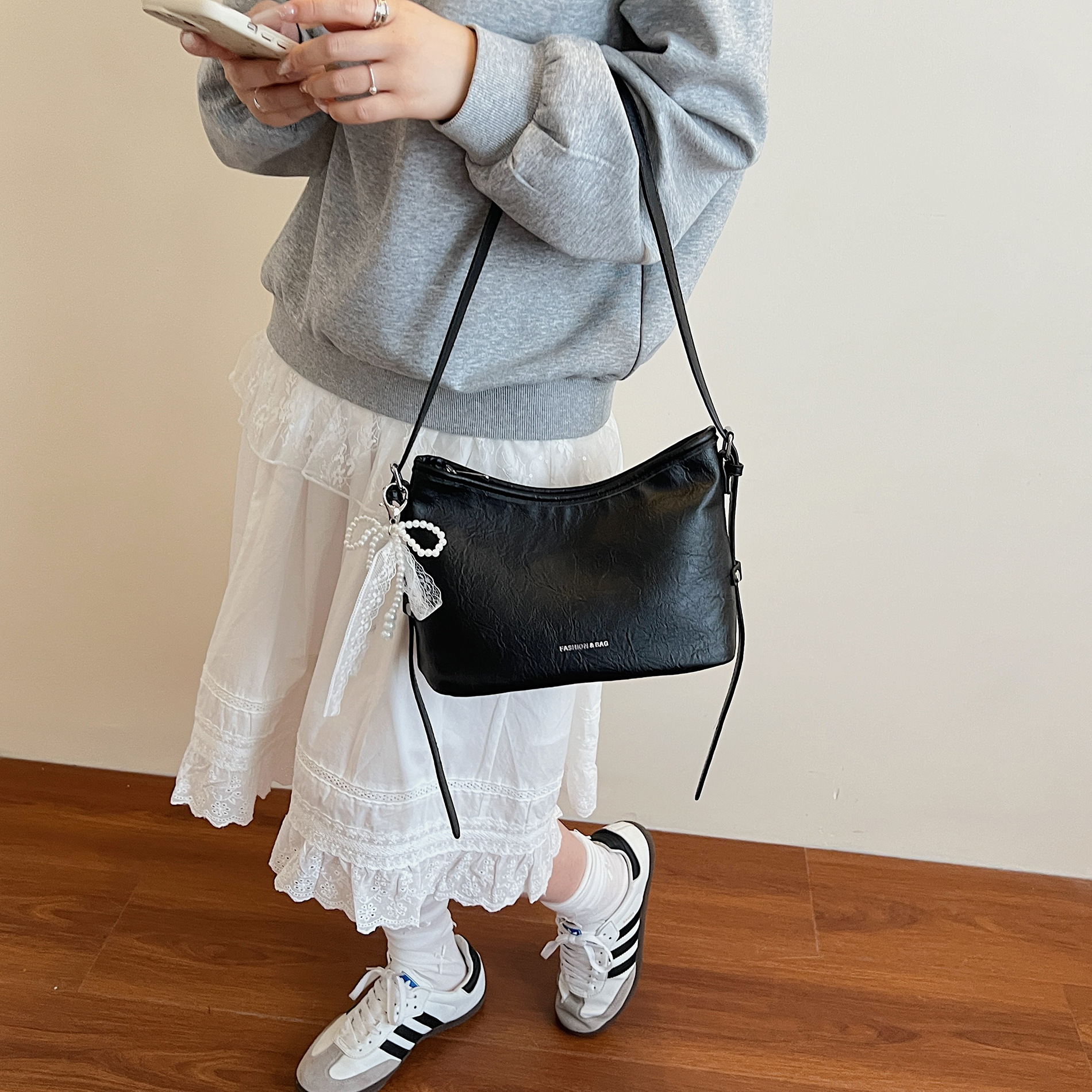 Underarm bag for women, 2025 new high-end, niche single-shoulder bag, versatile for commuting, crossbody bag. Bucket bag is in vogue this year Application Scenario