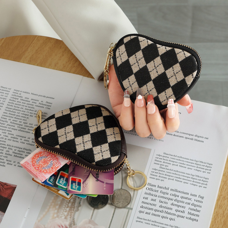 New fashionable checkered coin purse, mini short wallet, heart-shaped small portable keychain coin purse card case full figure