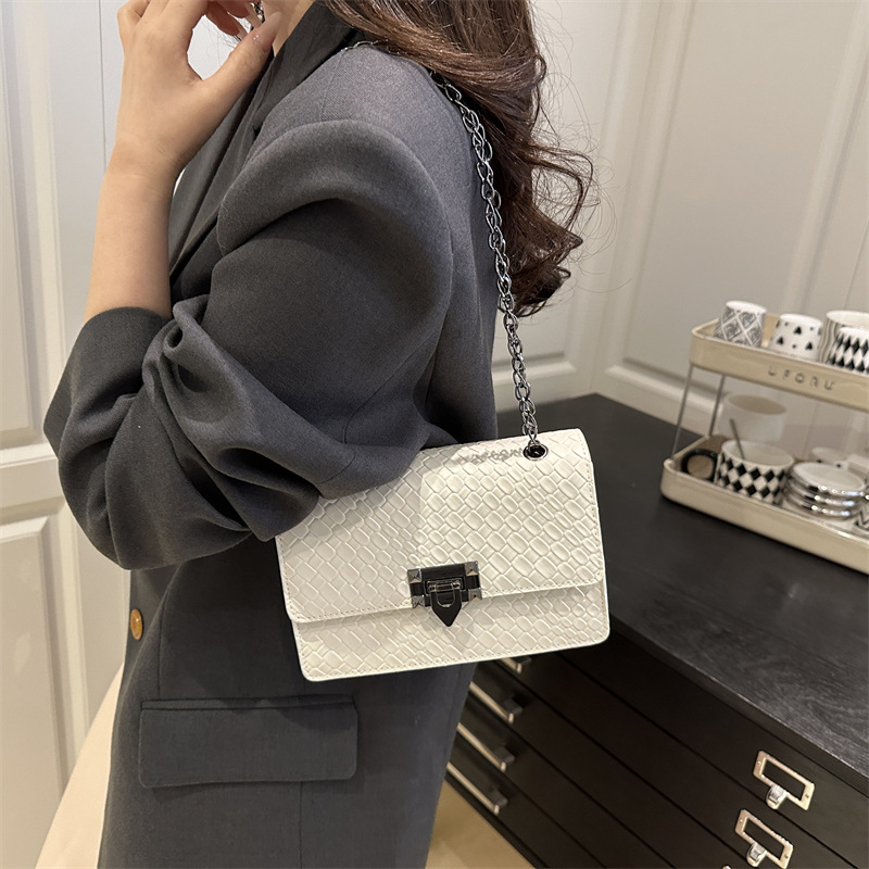 Chain small square bag, street trend fashion and individuality, stone pattern crossbody women's bag, new summer casual and simple single-shoulder bag details Picture