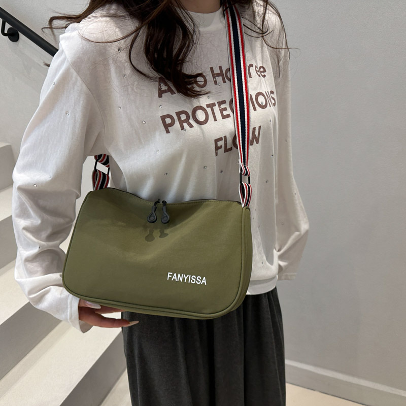 New Summer 2025 casual and simple underarm bag for women's commuting to work, large-capacity single-shoulder bag, fashionable underarm bag Specification drawing