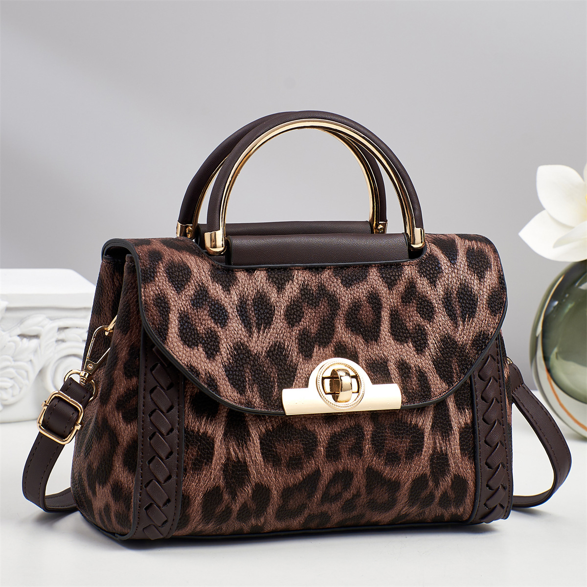 Leopard print trendy crossbody bag for women 2025 new single-shoulder crossbody bag, versatile and high-end small square bag Application Scenario