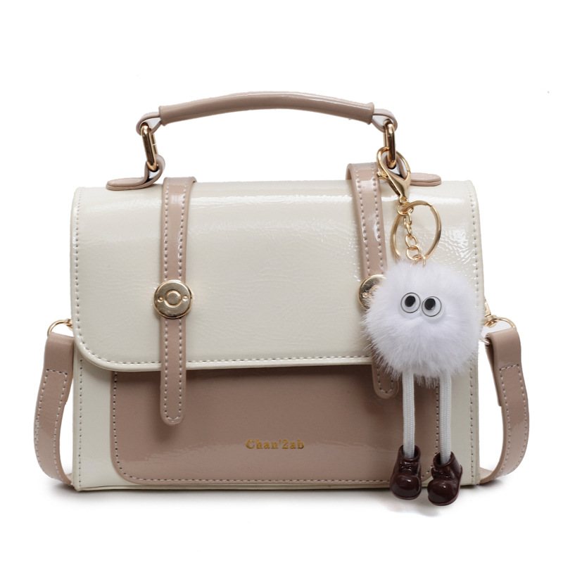 This is a new fashion, casual and versatile single-shoulder bag for women with a niche design in 2025. It exudes a sense of sophistication and simplicity, and is suitable for carrying under the armpits Item Picture