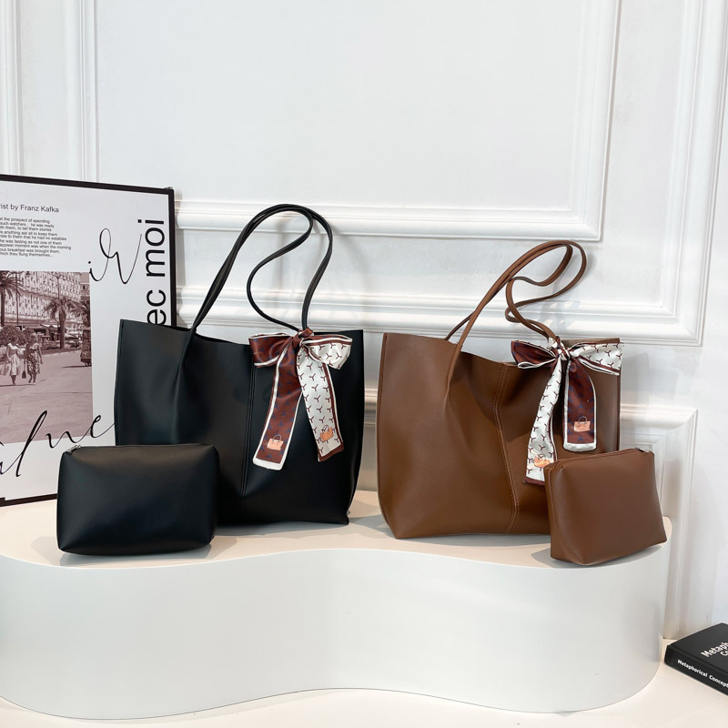 High-end silk scarf handbag for women 2025 Spring New style, fashionable and simple bucket bag, casual commuting single-shoulder bag Application Scenario