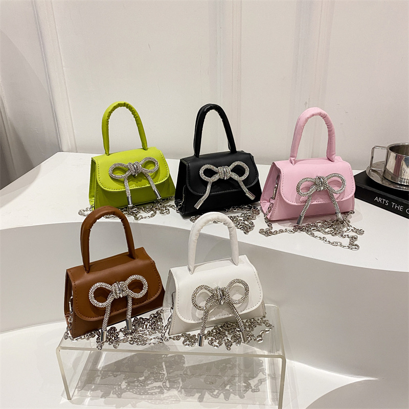 High-end quality bow small bag for women's summer 2025, new chain crossbody mouth red envelope hand-held mini square bag Application Scenario