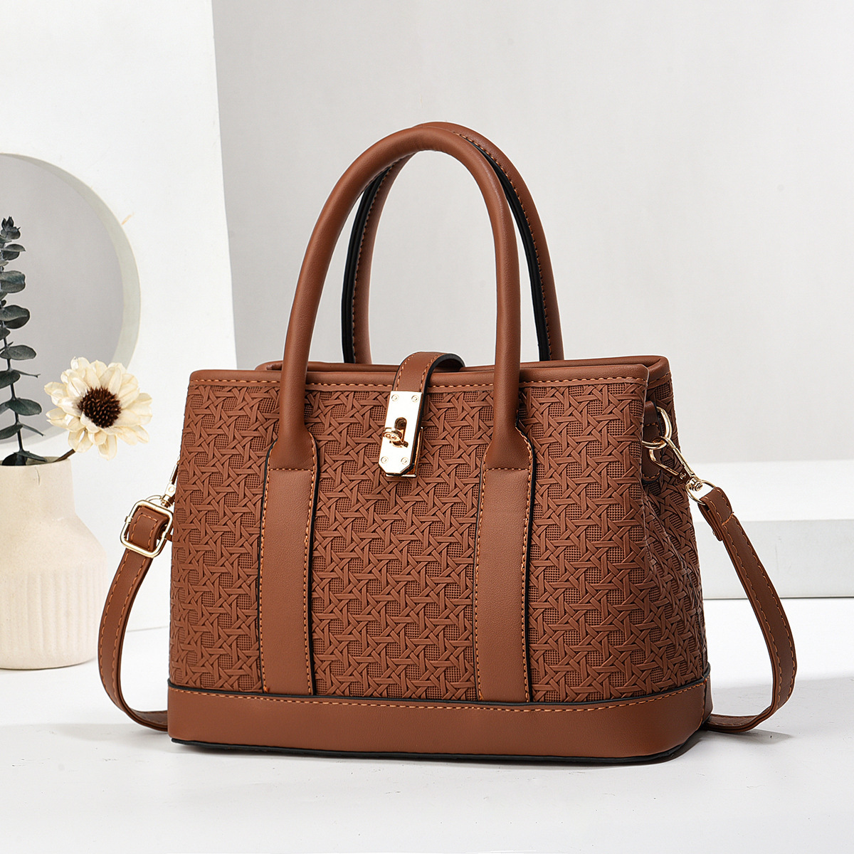 New patchwork embossed women's handbag, cross-border niche and versatile single-shoulder crossbody bag, stylish and stylish princess bag details Picture