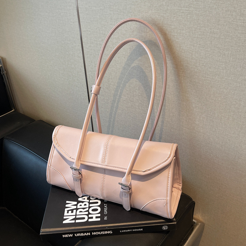 High-end, niche underarm bag for women, 2025 new trendy retro oil wax leather single-shoulder bag, Korean-style fashionable handbag Application Scenario