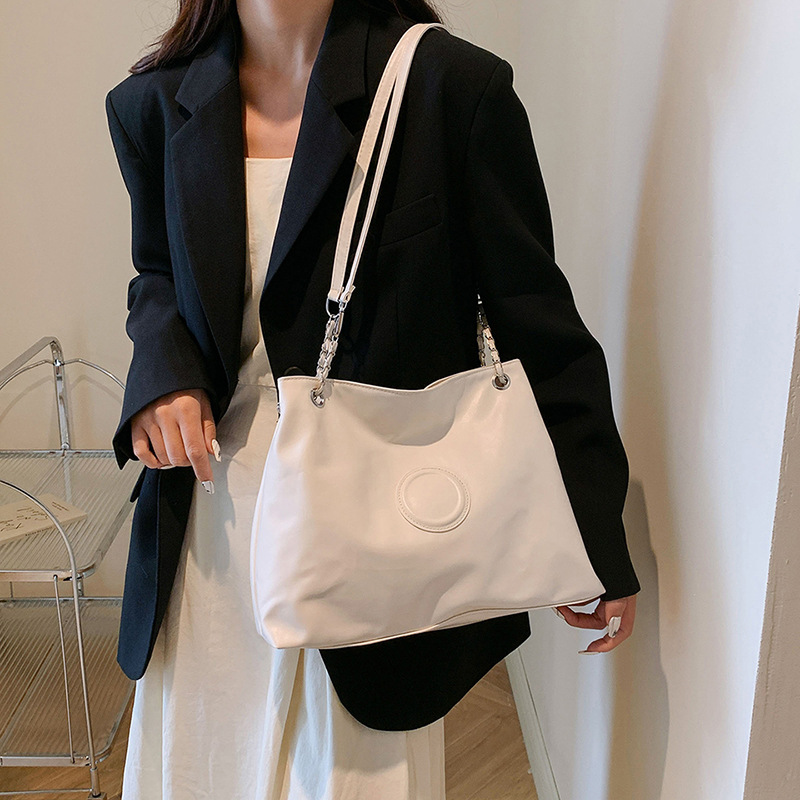 Tote bag, a large-capacity, simple, soft leather, and niche single-shoulder bag for college students with a commuting feel Specification drawing
