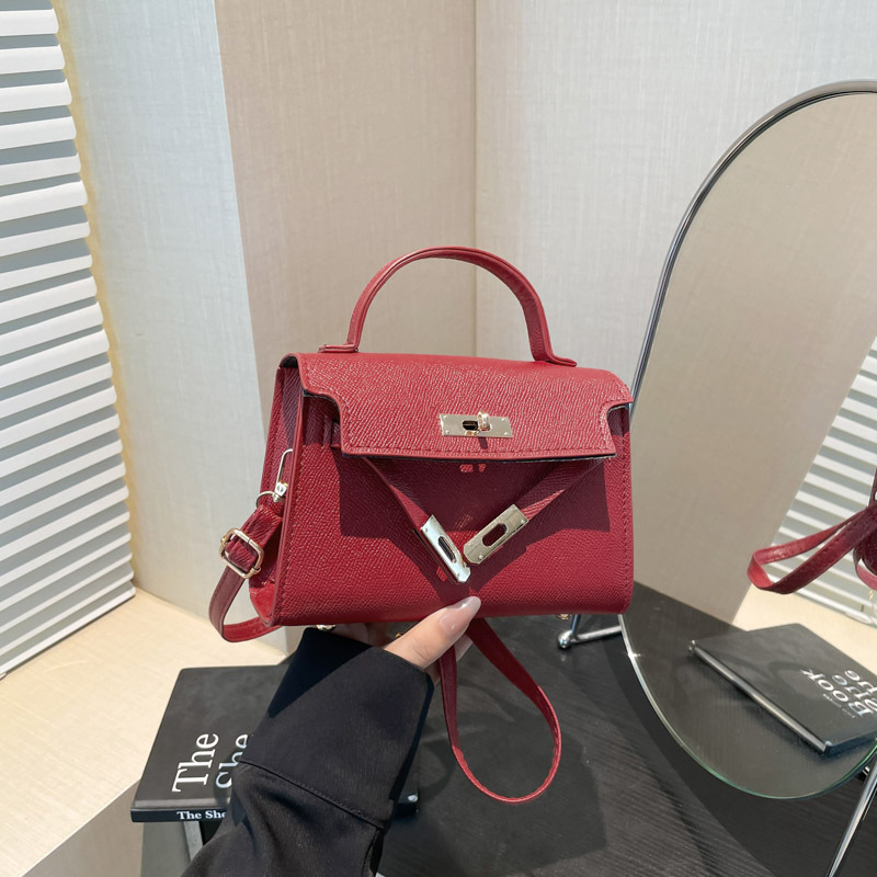 High-end quality and elegant women's bag 2025 Summer new fashion trend single-shoulder crossbody bag, elegant and versatile handbag full figure