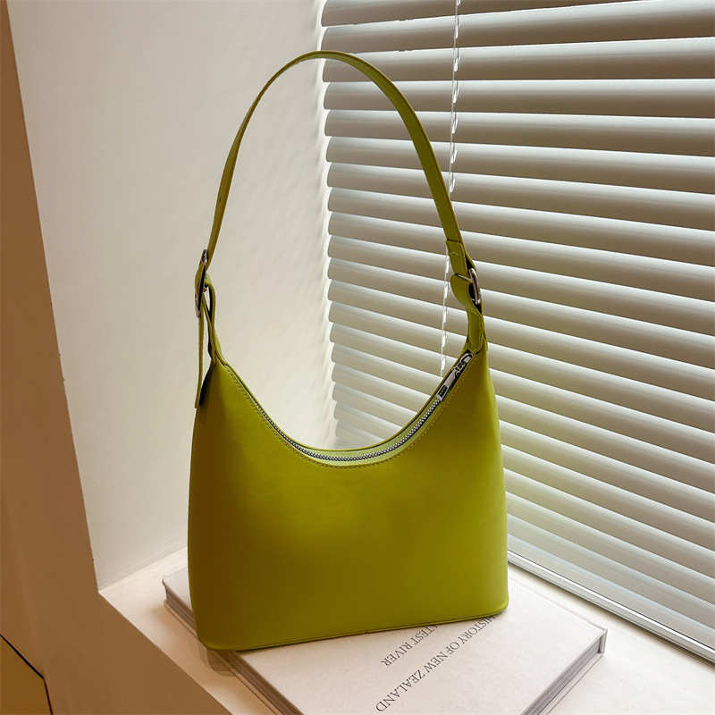 A French niche design with a simple and elegant texture underarm bag for women, a new 2025 trendy and versatile single-shoulder bag for women full figure