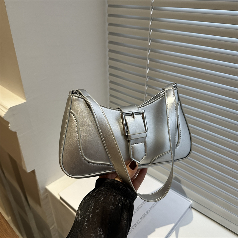 A new 2024 Korean-style Instagram trendy and simple hand-held dumpling bag for women, exuding a sense of high-end single-shoulder crossbody full figure