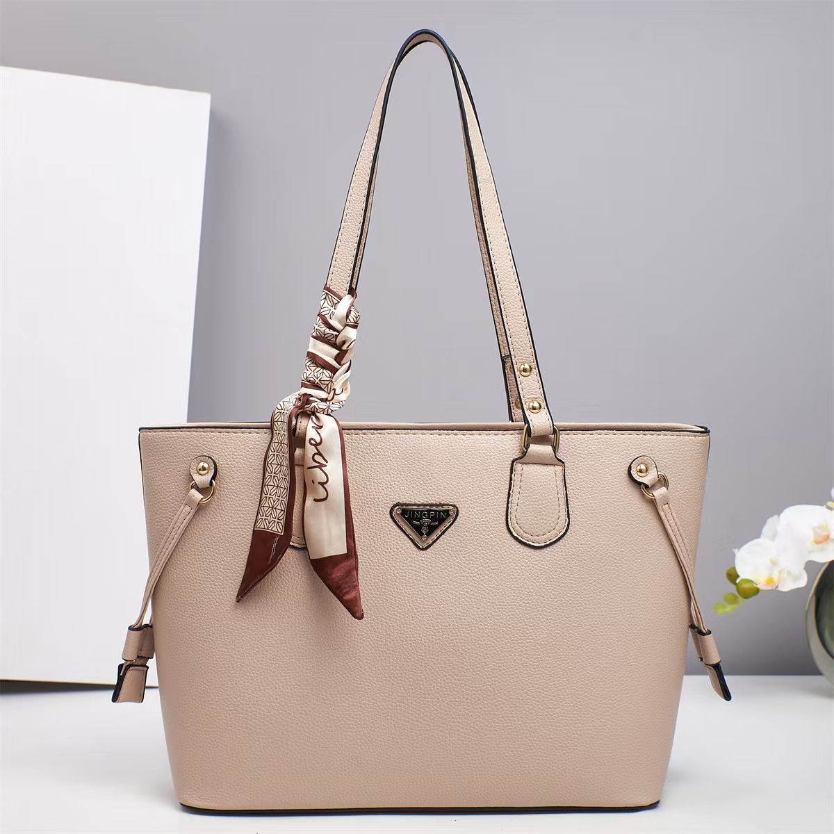2025 New high-end quality fashion handbag, large-capacity cross-border versatile single-shoulder tote bag details Picture