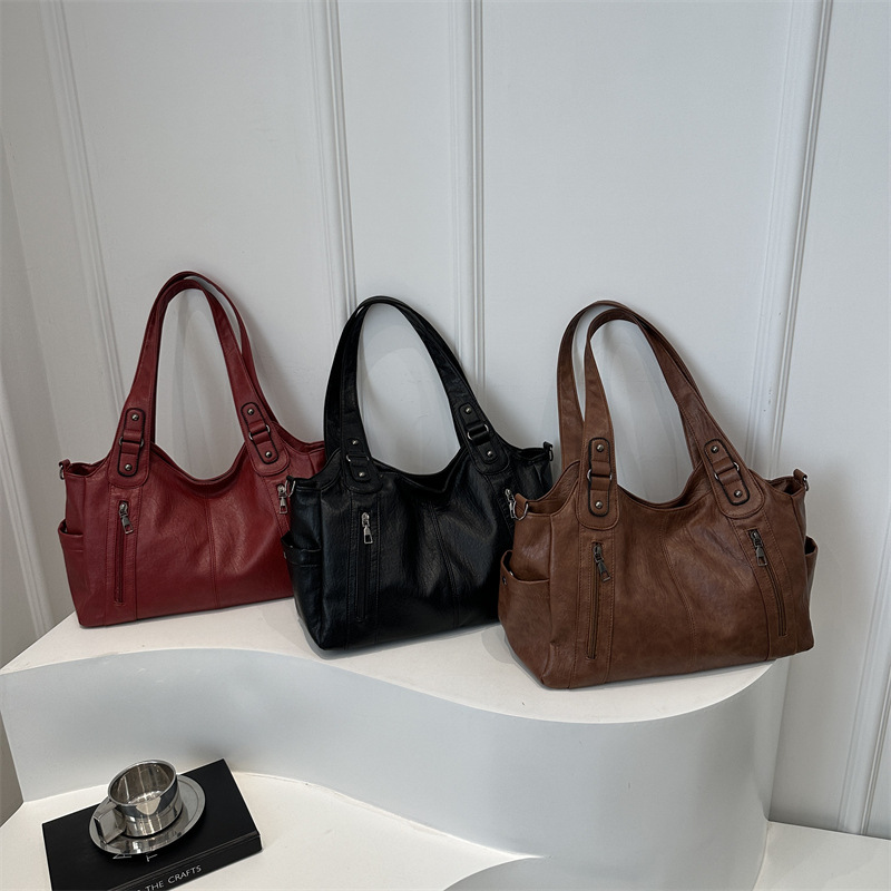 Casual solid color versatile tote bag, crossbody bag, high-end large-capacity summer single-shoulder bag, hand-carry underarm bag for women Application Scenario