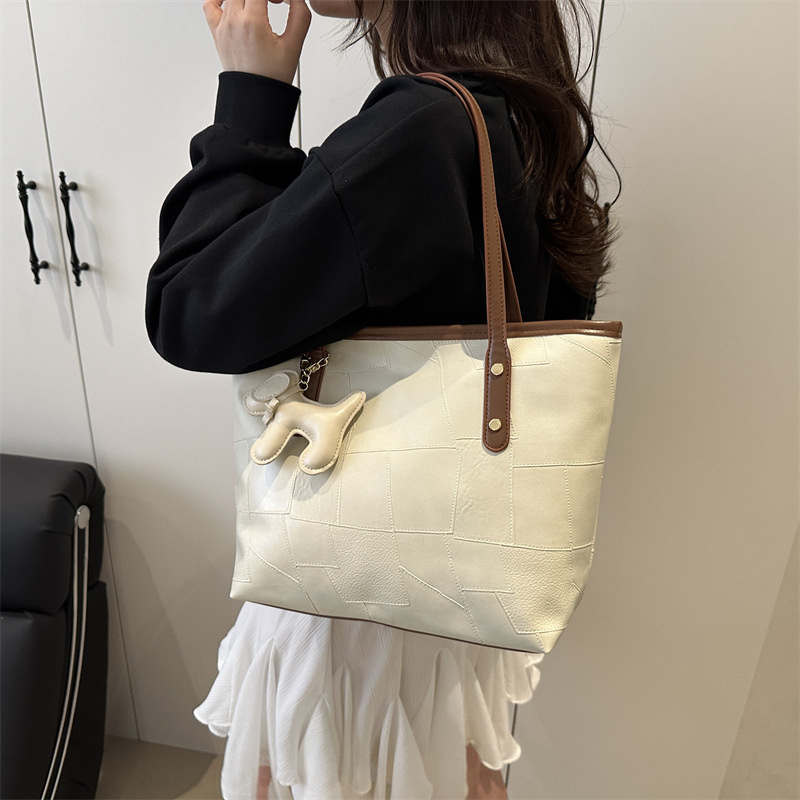 This year's popular high-quality single-shoulder tote bag for women is a retro, fashionable and stylish 2025 model with a simple and large capacity Specification drawing