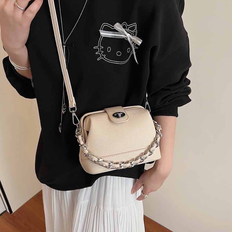 A new, simple and sophisticated single-shoulder crossbody bag for women in the Spring/Summer 2025 style of Korean Instagram trendy fashion Specification drawing