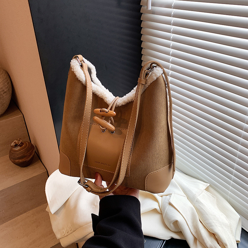 This year's popular single-shoulder bucket bag is a high-capacity women's large capacity 2024 new style fashionable and versatile casual crossbody bag details Picture